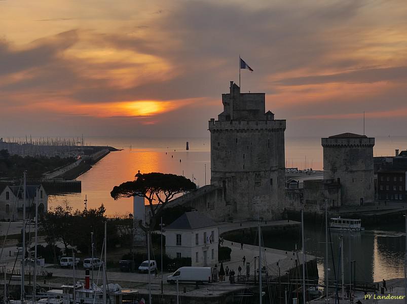 La Rochelle vu d'en haut, Phare Valin, nuit